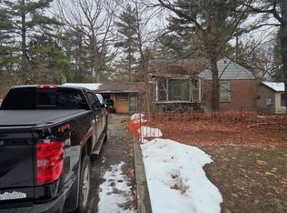 9515 Woodside Dr, Clarkston, MI 48348