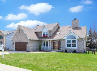 1480 Plum Grove Ct, Carol Stream, IL 60188