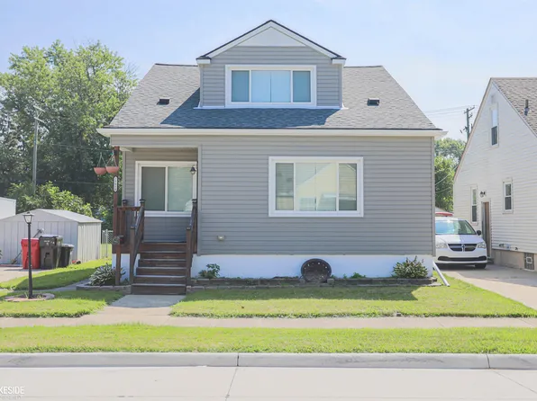 28080 Kaufman St, Roseville, MI 48066