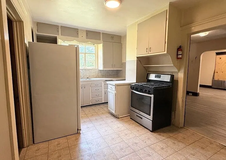 85 Shaefer St — Photo 9