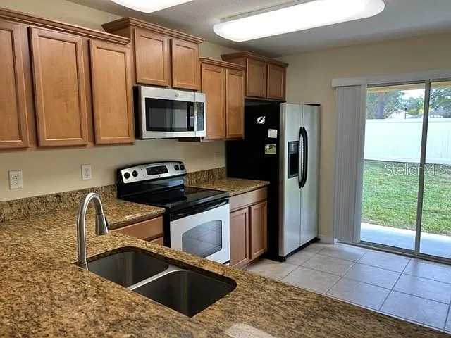 3 bed, 2.0 bath, 1340 sqft, $1,995 — Photo 4