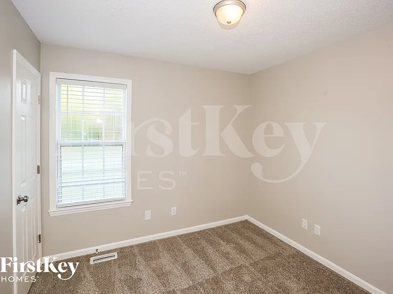 414 Chrysler St — Photo 13