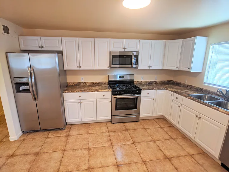 1343 W Alameda St — Photo 10