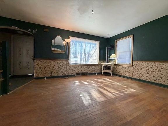 3rd image of 2116 LINCOLN AVENUE