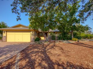 10546 Green Oaks Ln, Redding, CA 96003