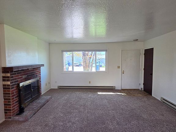 5th image of 2205-2224 Central Pl #2205B