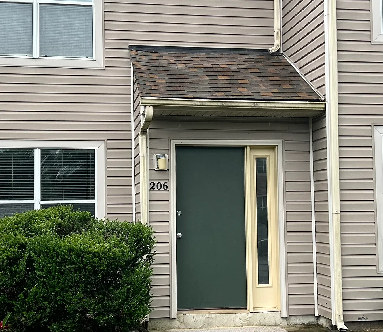 604 Greenwood Dr — Photo 2