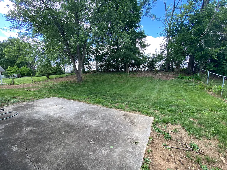 816 Gobin Dr — Photo 16