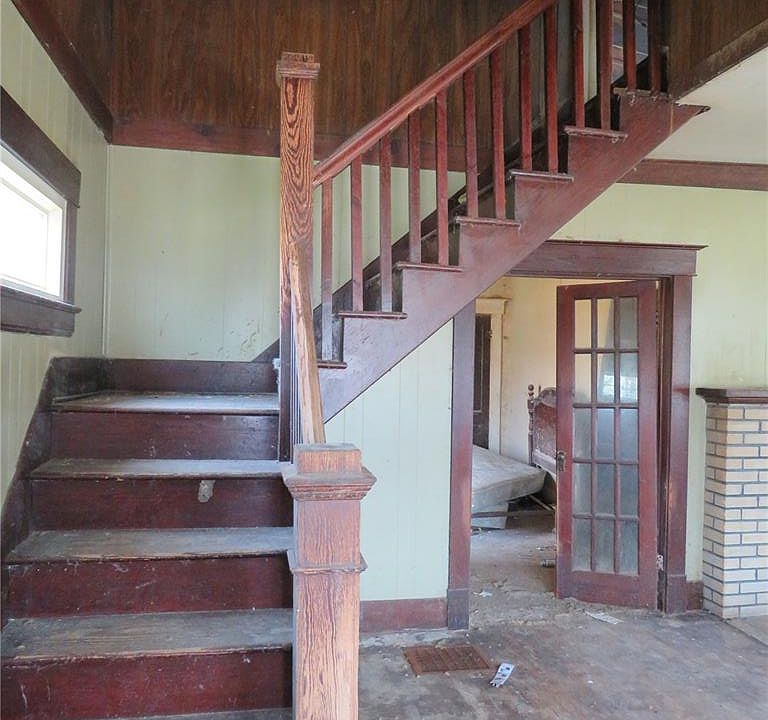 7th image of 415 E Water St