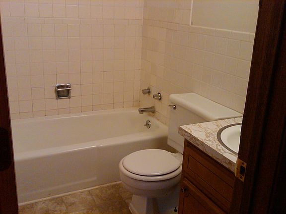 5th image of 311 S Jefferson St APT 3