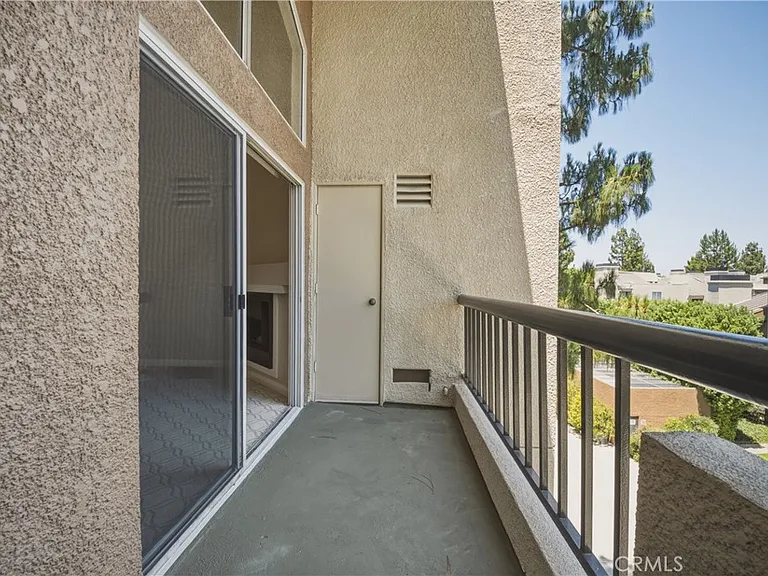 5540 Owensmouth Ave #306 — Photo 6