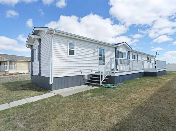 45 Meadowplace Cres E, Brooks, AB T1R 0R5