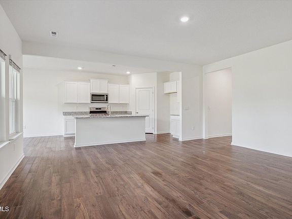 4th image of 535 Fieldcrest Rd