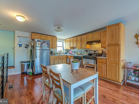 4th image of 1840 Catharine St Floor 2