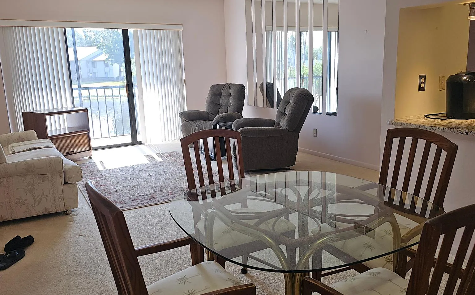 2 bed, 950 sqft, $1,650 — Photo 3