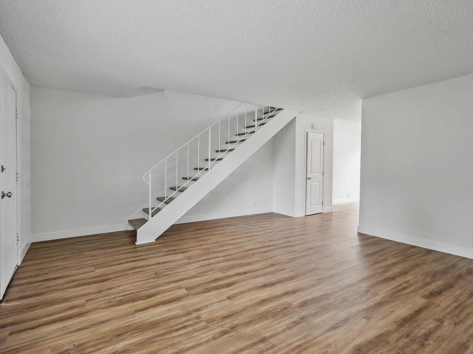 Beachmont Apartments — Photo 4