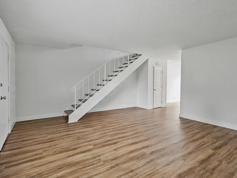Beachmont Apartments — Photo 4