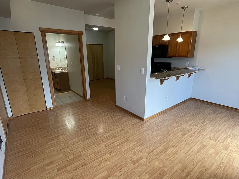 2001 E Sunset Dr — Photo 1