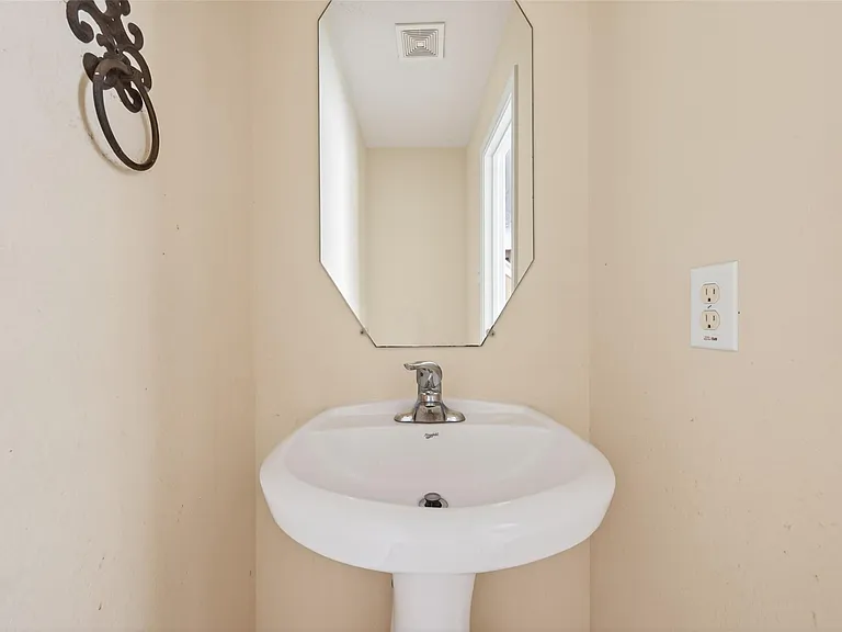 5626 Claybeck Ln — Photo 27