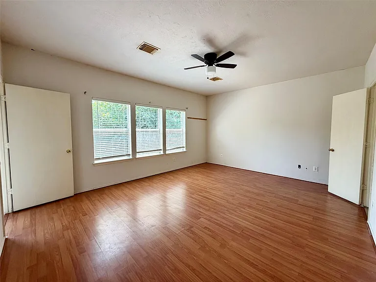 2305 Ames St — Photo 10