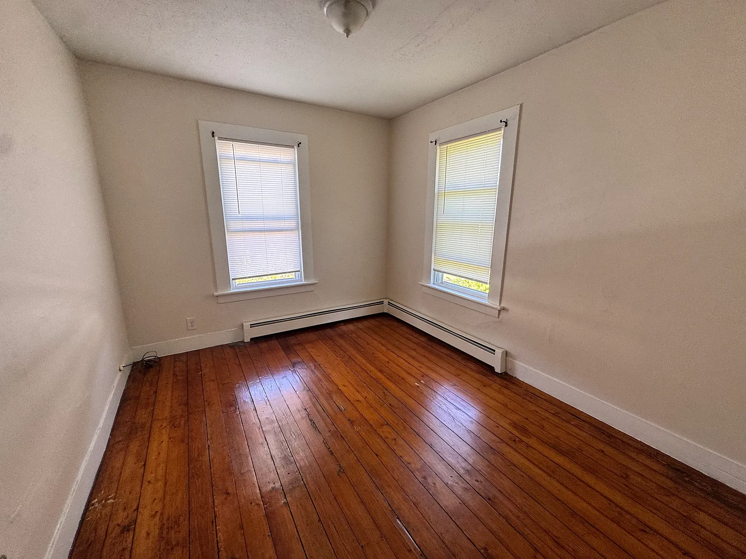 3 bed, 1050 sqft, $1,750 — Photo 3