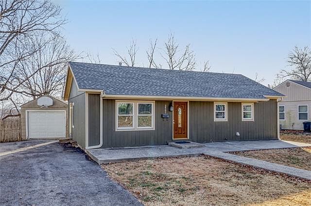 1st image of 2901 S 25th St
