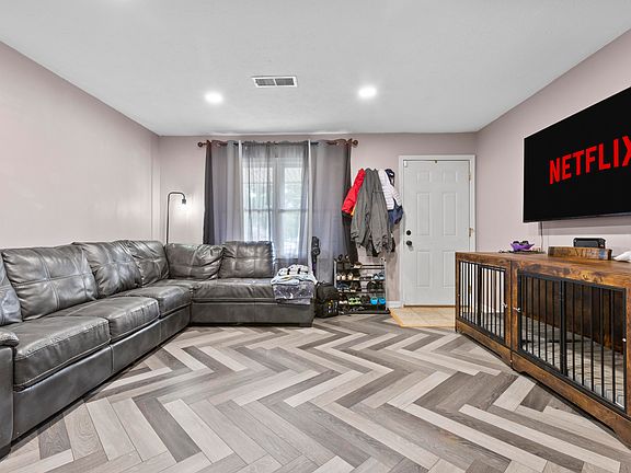 3rd image of 1106 Pocahontas Ct