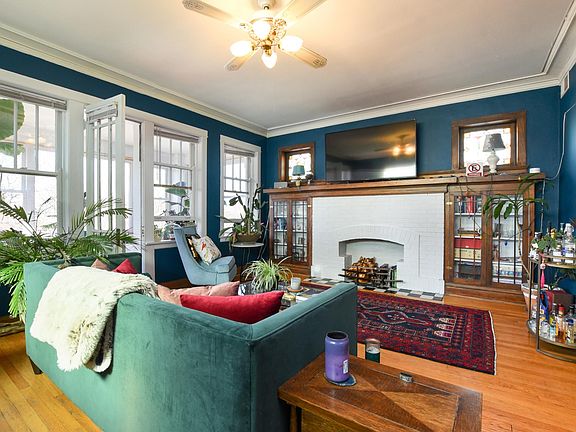 4th image of 2643 N Mozart St APT 3