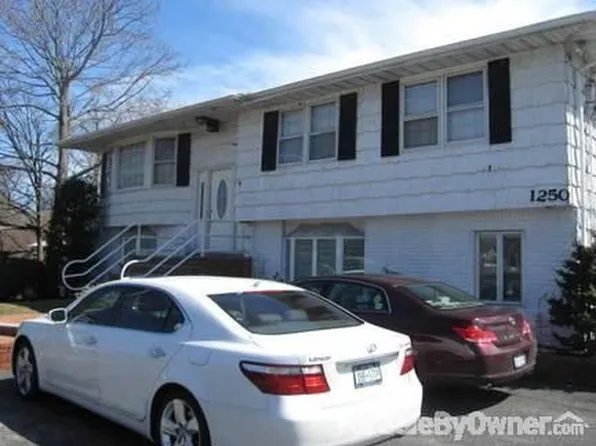 1250 Montauk Hwy, West Islip, NY 11795