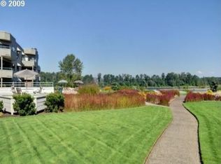 5620 S Riverside Ln APT 16, Portland, OR 97239