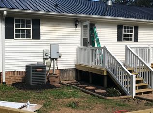 1170 Creekside Dr, Walnut Cove, NC 27052