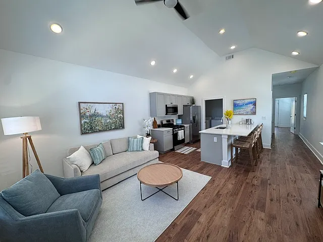 Ashland Park Townhomes — Photo 14