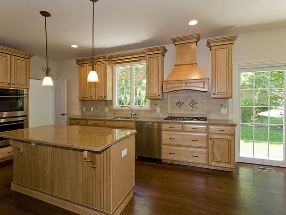 Magnificent Eat in Kitchen