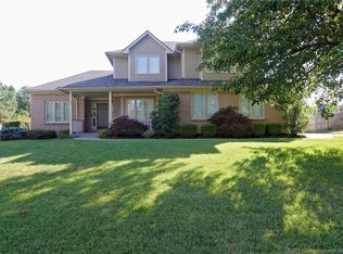 1605 Reidinger Rdg, New Albany, IN 47150