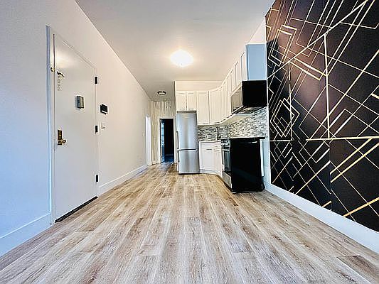 4th image of 212 Edgecombe Ave #1GRDN