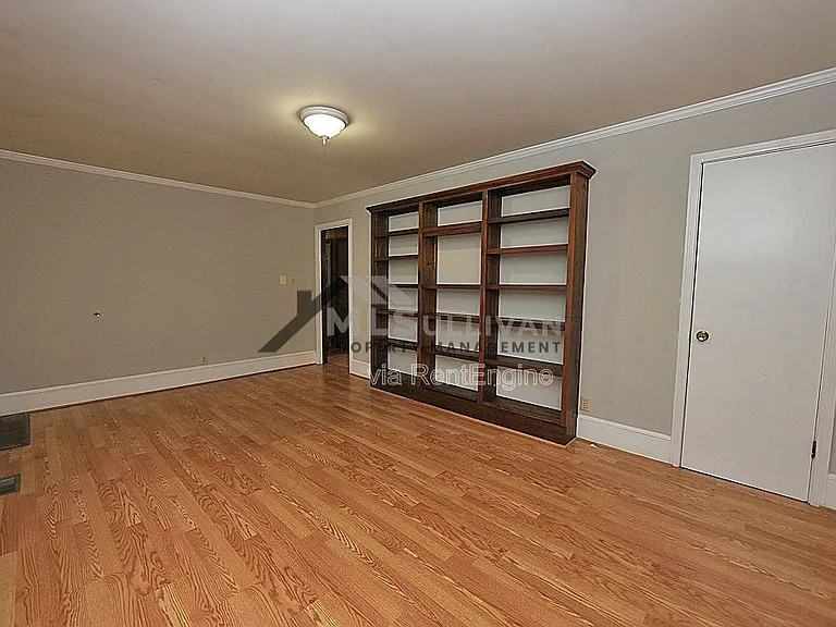 100 S Hassel St — Photo 4