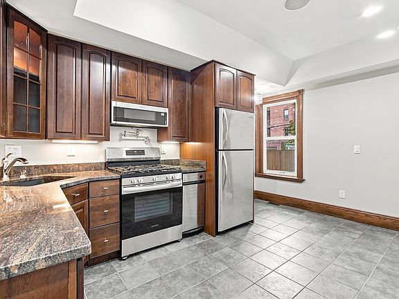 5th image of 16 Strathmore Rd #3
