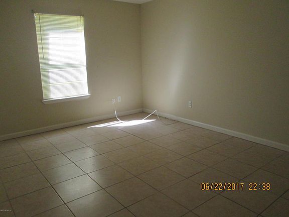 5th image of 718 Ashford St