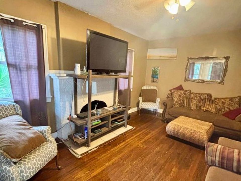 1st image of 657 Basswood St