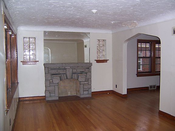 Decorative fireplace in LR