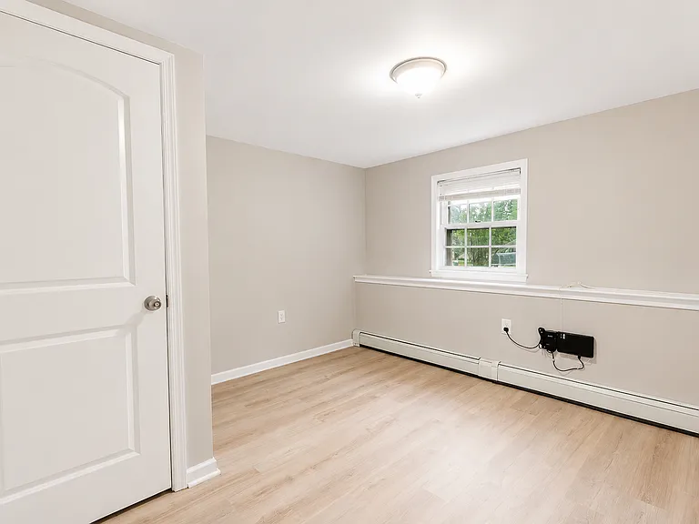 225 Claflin Ave — Photo 16