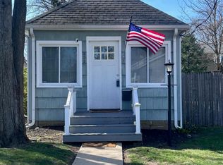 402 Maple Dr, Belford, NJ 07718