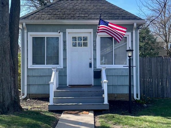 402 Maple Dr