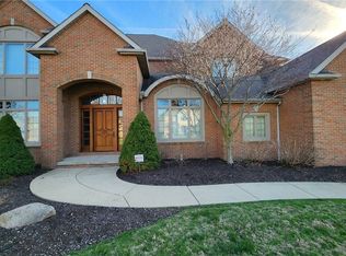 857 Crosstree Ln, Sandusky, OH 44870