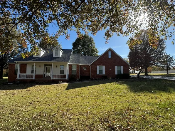 3473 Grapevine Dr, Springdale, AR 72762