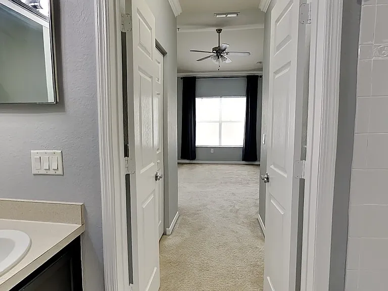 2550 Grand Central Pkwy #11 — Photo 10