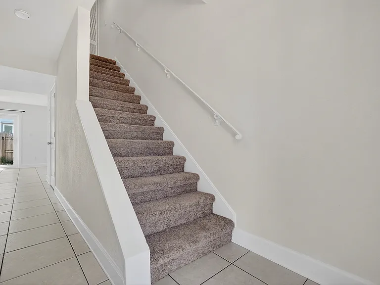 437 N Oleander Ave — Photo 12