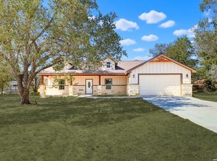 48 Grey Fox, Poteet, TX 78065