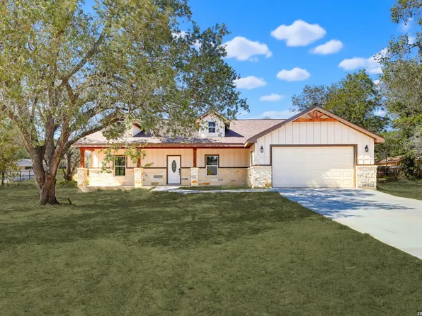 48 Grey Fox, Poteet, TX 78065