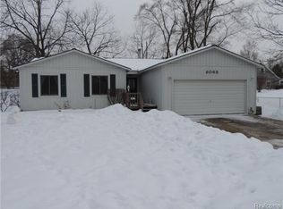 6065 Hackett Rd, Waterford, MI 48327